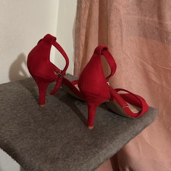 Red high heels, very good condition only worn once - Picture 4 of 4